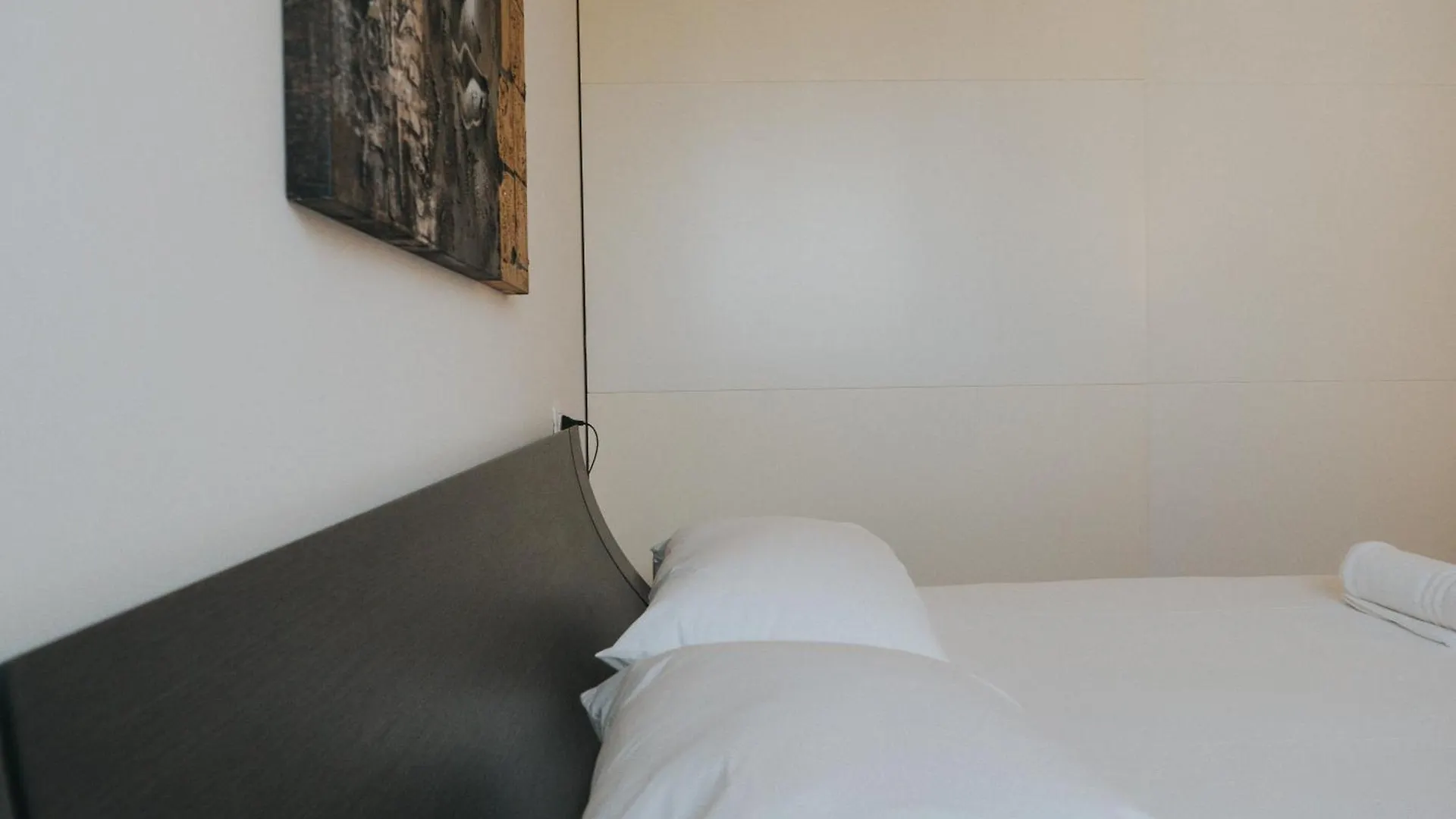 Tolstoi Apartment Milan