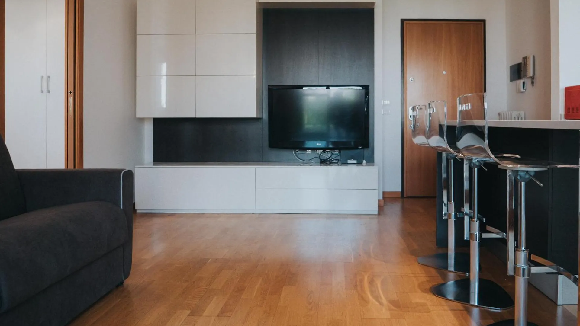 Tolstoi Apartment Milan 0*,  Italy