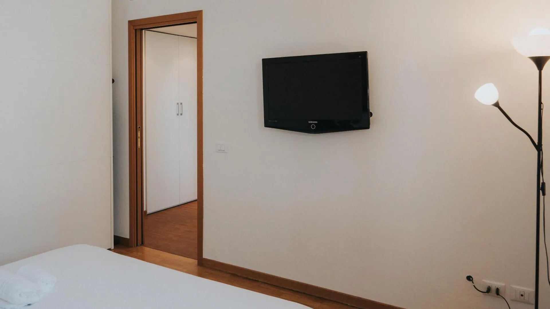 Tolstoi Apartment Milan
